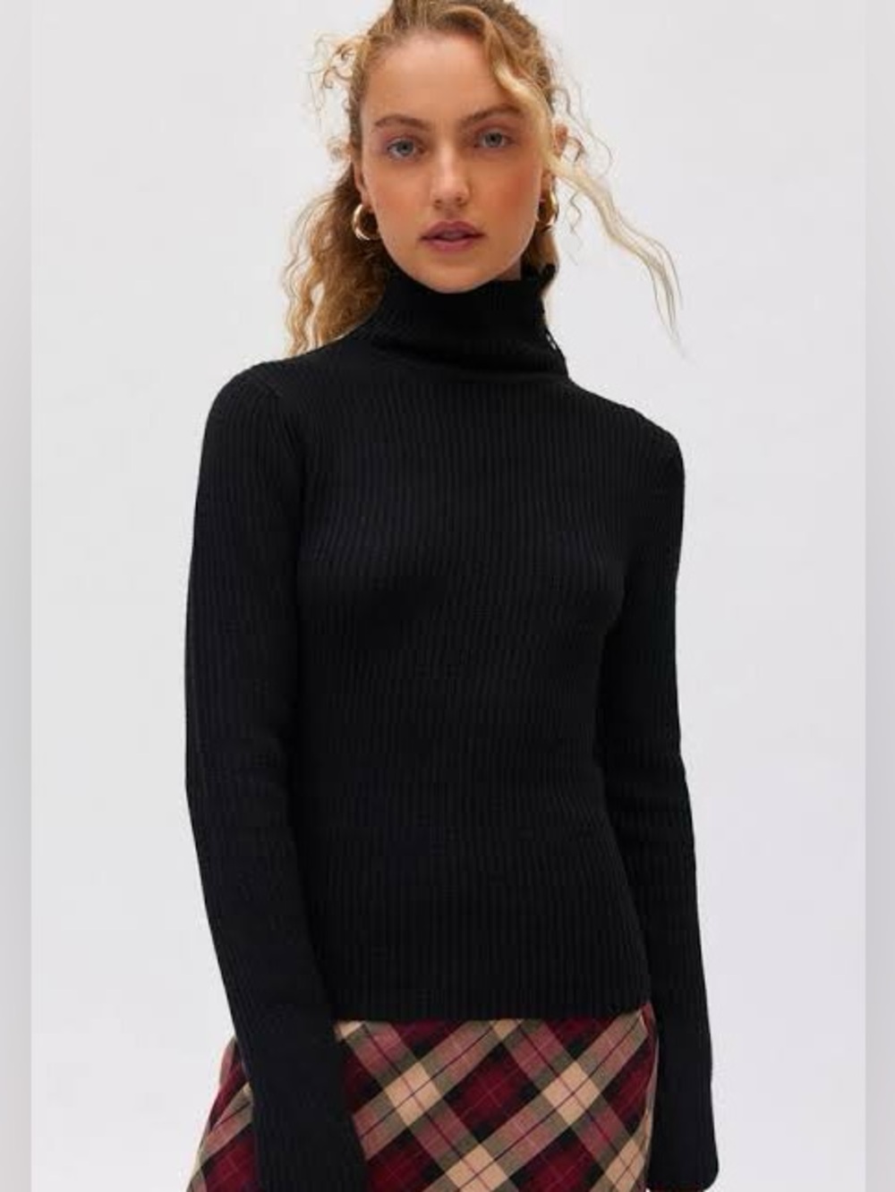 Bluivy Black Ribbed Turtleneck Sweater